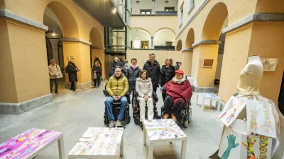 V mestni hiši so na ogled likovna dela članov. Foto: Društvo distrofikov Slovenije