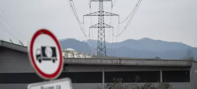 Cena elektrike je osrednja politična tema letošnje zime. Iz mednarodne perspektive se v Sloveniji na področju cen električne energije ni zgodilo nič dramatičnega. Foto: Nik Erik Neubauer