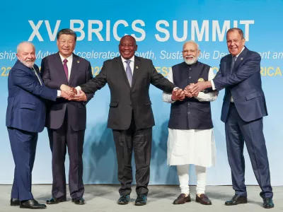 Na srečanju leta 2023 v Johanseburgu. Od leve proti desni: Lula, Xi Jinping, Cyril Ramaphosa, Narendra Modi in Lavrov. / Foto: Wikipedia