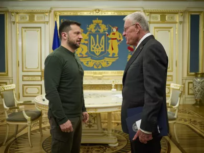 20 February 2025, Ukraine, Kyiv: Ukrainian President Volodymyr Zelenskyy (L) greets U.S Special envoy for Ukraine and Russia retired Gen. Keith Kellogg, before the start of a bilateral meeting. The meeting comes on the heels of U.S President Trump parroting Russian propaganda. Photo: Pool /Ukrainian Presidentia/Planet Pix via ZUMA Press Wire/dpa