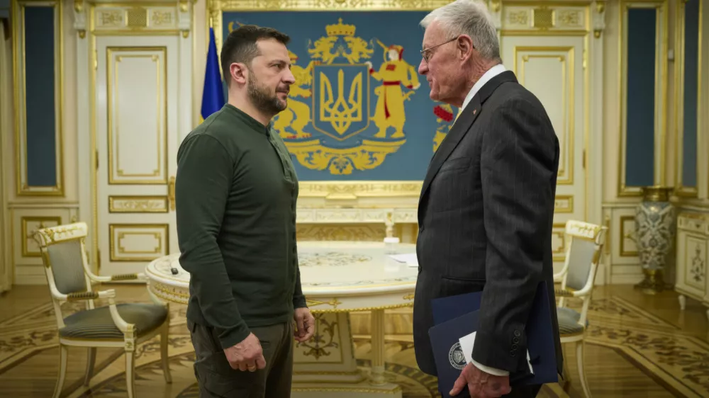 20 February 2025, Ukraine, Kyiv: Ukrainian President Volodymyr Zelenskyy (L) greets U.S Special envoy for Ukraine and Russia retired Gen. Keith Kellogg, before the start of a bilateral meeting. The meeting comes on the heels of U.S President Trump parroting Russian propaganda. Photo: Pool /Ukrainian Presidentia/Planet Pix via ZUMA Press Wire/dpa