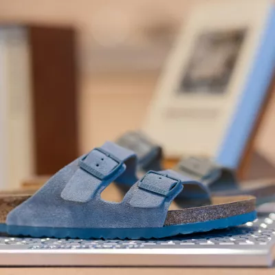 17 February 2025, North Rhine-Westphalia, Cologne: Various Birkenstock shoes are displayed on shelves in a Birkenstock store on Ehrenstraße. Photo: Rolf Vennenbernd/dpa,Image: 965236281, License: Rights-managed, Restrictions: GERMANY OUT, Model Release: noFoto: Profimedia