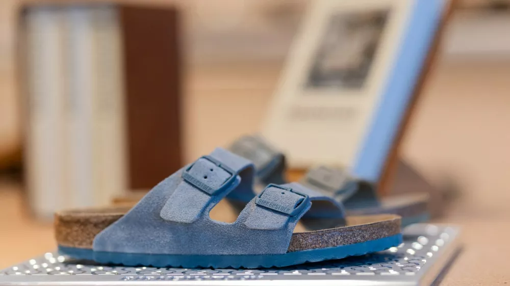 17 February 2025, North Rhine-Westphalia, Cologne: Various Birkenstock shoes are displayed on shelves in a Birkenstock store on Ehrenstraße. Photo: Rolf Vennenbernd/dpa,Image: 965236281, License: Rights-managed, Restrictions: GERMANY OUT, Model Release: noFoto: Profimedia