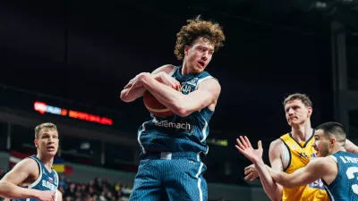 Žiga Daneu je z dvojnim dvojčkom (13 točk, 11 skokov) močno pripomogel k zmagi Slovenije proti Ukrajini. Foto: fiba.basketball