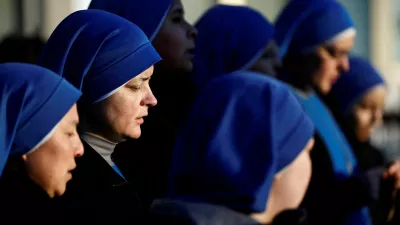 Nuns pray the Rosary in front of Gemelli Hospital, where Pope Francis is admitted for treatment, in Rome, Italy, February 22, 2025. REUTERS/Vincenzo Livieri   TPX IMAGES OF THE DAY