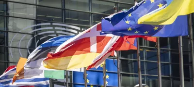 FILED - 06 September 2023, Belgium, Brussels: The flags of the European Union member states flutter in front of the European Parliament building in Brussels. Photo: Thomas Banneyer/dpa