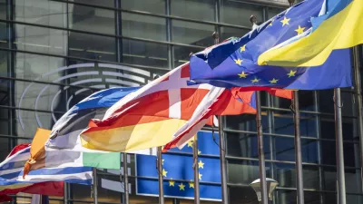 FILED - 06 September 2023, Belgium, Brussels: The flags of the European Union member states flutter in front of the European Parliament building in Brussels. Photo: Thomas Banneyer/dpa