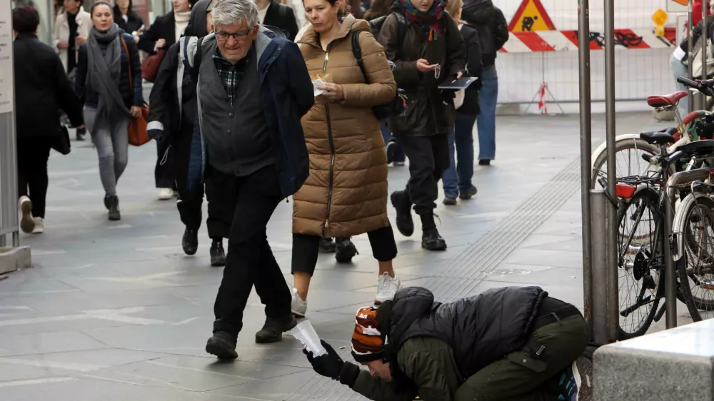 04.11.2024 - simbolična fotografija - upokojenci, pokojnina, beračenjeFoto. Tomaž Skale