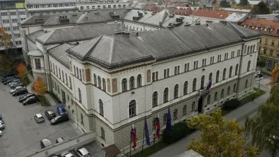 ﻿- 28.10.2015 - Predsedniška palača - Urad predsednika Republike Slovenije - Erjavčeva ulica 17 v Ljubljani - stavba - panoramski posnetek - //FOTO: Tomaž Skale