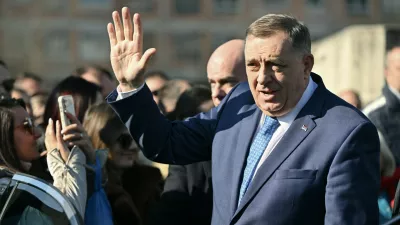 Bosnian Serb leader Milorad Dodik (R) waves at large group of supporters, as he arrives at the courthouse of Bosnia-Herzegovina, in Sarajevo on February 5, 2025. Milorad Dodik has been on trial at the Bosnian State Court in Sarajevo for his failure to comply with the decisions of the international High Representative, responsible for ensuring compliance with the Dayton Peace Accords.,Image: 960505021, License: Rights-managed, Restrictions:, Model Release: noFoto: Profimedia