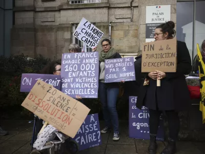 A protestor holds a banner reads: "Shame changes side", during a protest outside the Vannes courthouse, western France, on the opening day of the trial of French surgeon Joel Le Scouarnec accused of raping or abusing 299 people, mostly child patients, Monday, Feb. 24, 2025. (AP Photo/Thomas Padilla)