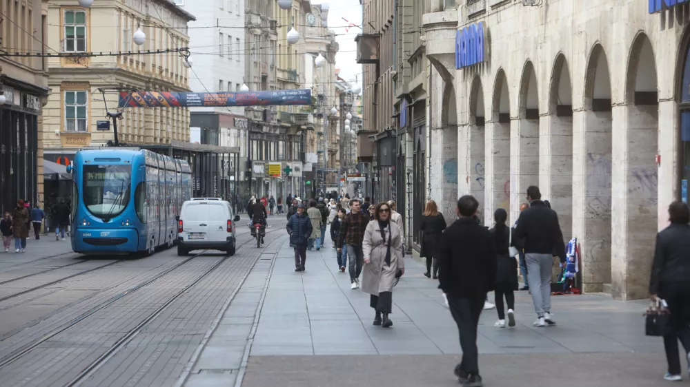 - Ilica, ulica v Zagrebu.- 17.04.2024. - Parlkamentarne volitve na Hrvaškem 2024, ki prvič potekajo sredo, ki je zaradi volitev dela prost dan.//FOTO: Bojan Velikonja