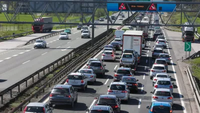 ﻿- 14.04.2018 - zahodna ljubljanska obvoznica – prometni zastoj v smeri Kopra – kolona//FOTO: Bojan Velikonja