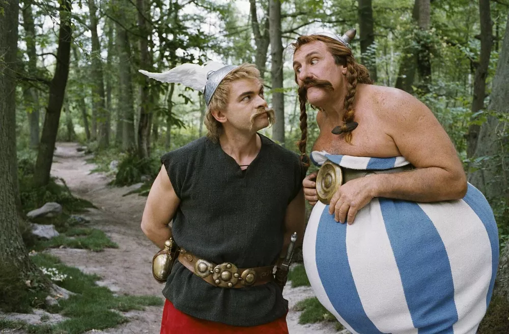 ﻿Asterix na olimpijskih igrahAsterix aux jeux olympiques, fr. komedija, 2008. Igrata Gerard Depardieu, Clovis Cornillac,  režija  Frederic Forestier, Thomas Langmann.