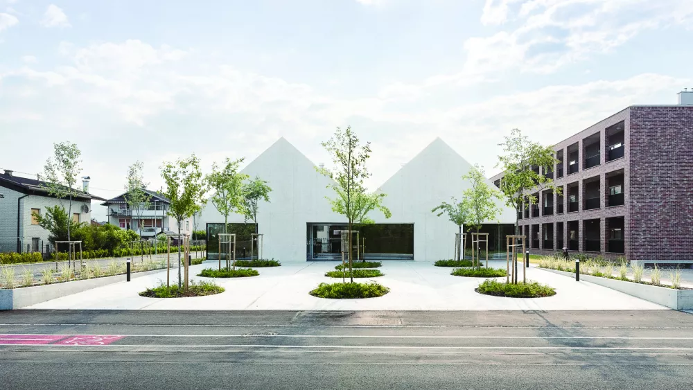 Stanovanjska soseska Rakova jelša II v Ljubljani (2023); avtorji: Monika Fink Serša, Aleksander Lužnik, Miklavž Tacol, Boris Vranić, Sabina Troha, Katarina Gazvoda, Zala Privšek - Nava arhitekti Foto: Boris Vranić