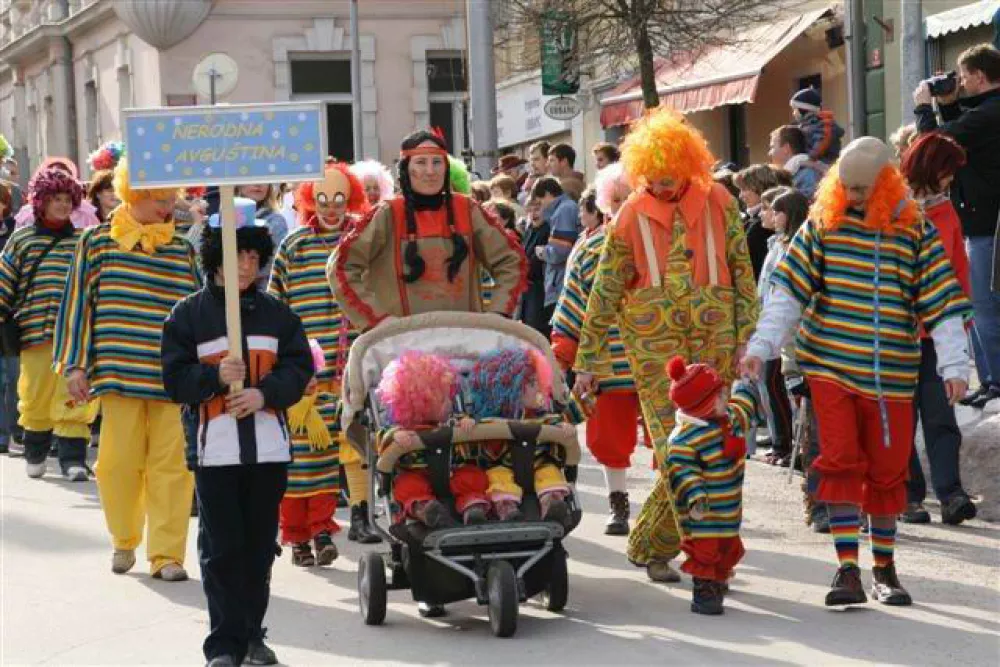 V Šoštanju so začeli pustovati že minulo nedeljo z malim pustnim karnevalom Vrtca Šoštanj