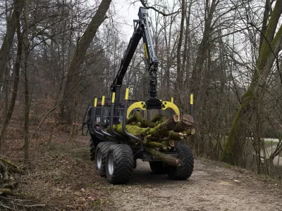 - 27.02.2024 – Krajinski park Tivoli – sečnja oslabljenih in bolnih dreves na območju Podrožniške poti v Krajinskem parku Tivoli, Rožnik in Šišenski hrib //FOTO: Nik Erik Neubauer