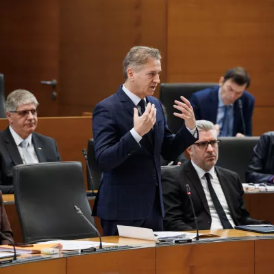 Ljubljana, drzavni zbor.Redna seja drzavnega zbora s poslanskimi vprasanji predsedniku vlade Robertu Golobu in ministrom.Predsednik vlade Robert Golob.