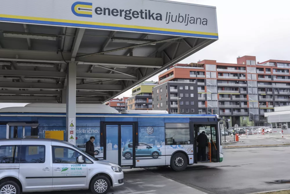 ﻿naselje Celovški dvori - Energetika Ljubljana- 12.03.2018 – LPP -Ljubljanski potniški center – garaža – mestni avtobusi zaradi hrupa motijo okoliško prebivalstvo //FOTO: Jaka Gasar