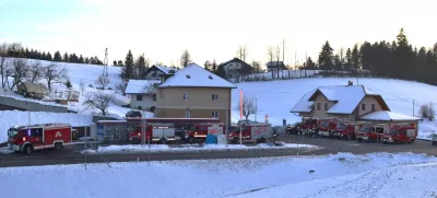 Logatec, Rovte.Skupinsko tocenje goriva PGD Rovte, PGD Medvedje Brdo, PGD Vrh Sv. Treh Kraljev in PGD Zavratec v znak protesta ob zaprtju bencinskega servisa v Rovtah.Foto: STA