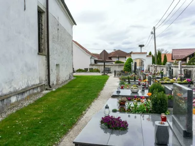 2HMWDK4 Dobrave, Catholic cemetery near Maribor in SloveniaFoto: Reuters/Alamy