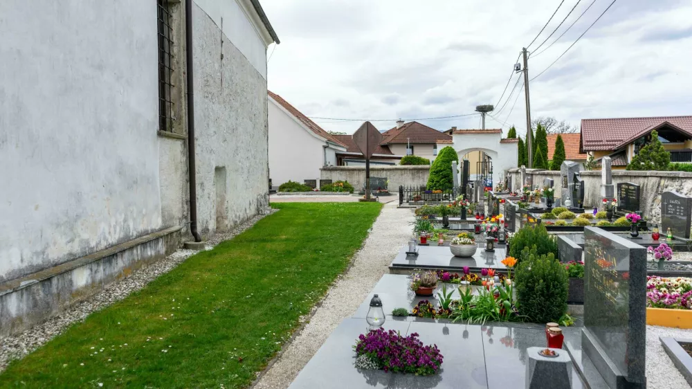 2HMWDK4 Dobrave, Catholic cemetery near Maribor in SloveniaFoto: Reuters/Alamy