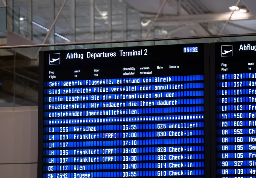 27 February 2025, Bavaria, Munich: A display board at Munich Airport shows information about the warning strike. The trade union Verdi is planning a two-day warning strike at Munich Airport to increase the pressure in the public sector wage negotiations. Photo: Sven Hoppe/dpa