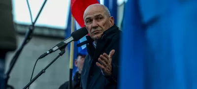 -Janez Janša, - 19.02.2025. 17. protest kvazi upokojencev in zavoda, ali karkoli že 1. oktober proti vladi Roberta Goloba pod vodstvom kriminalca Pavla Ruparja.//FOTO: Bojan Velikonja
