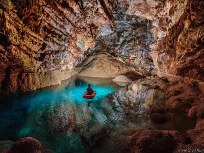 Fotografija iz Šolnovega brezna, enega najglobljih brezen na Dolenjskem. F Uroš Kunaver