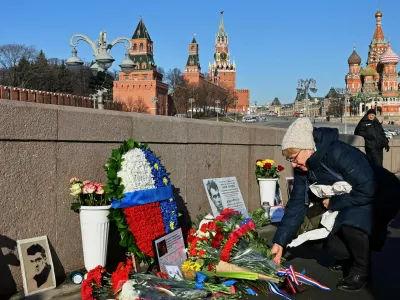 A woman lays flowers in memory of Russian opposition politician Boris Nemtsov at the site of his assassination on the 10th anniversary of Nemtsov's death, in Moscow, Russia February 27, 2025. REUTERS/Evgenia Novozhenina