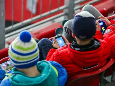 ﻿- 24.03.2018 - Simbolična fotografija, - pametni telefon - otroci - video igrice, zasvojenost, igre  //FOTO: Bojan Velikonja