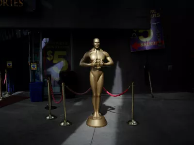 An imitation of an Oscar statuette sits outside of a souvenir shop on Hollywood Boulevard as preparations continue for the 97th Academy Awards in Los Angeles, California, U.S. February 27, 2025. REUTERS/Daniel Cole / Foto: Daniel Cole