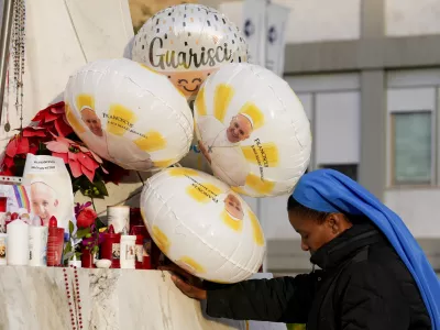 FILE - A nun prays for Pope Francis in front of the Agostino Gemelli Polyclinic, in Rome, Sunday, Feb. 23, 2025, where the Pontiff is hospitalized since Friday, Feb. 14. (AP Photo/Andrew Medichini, File)