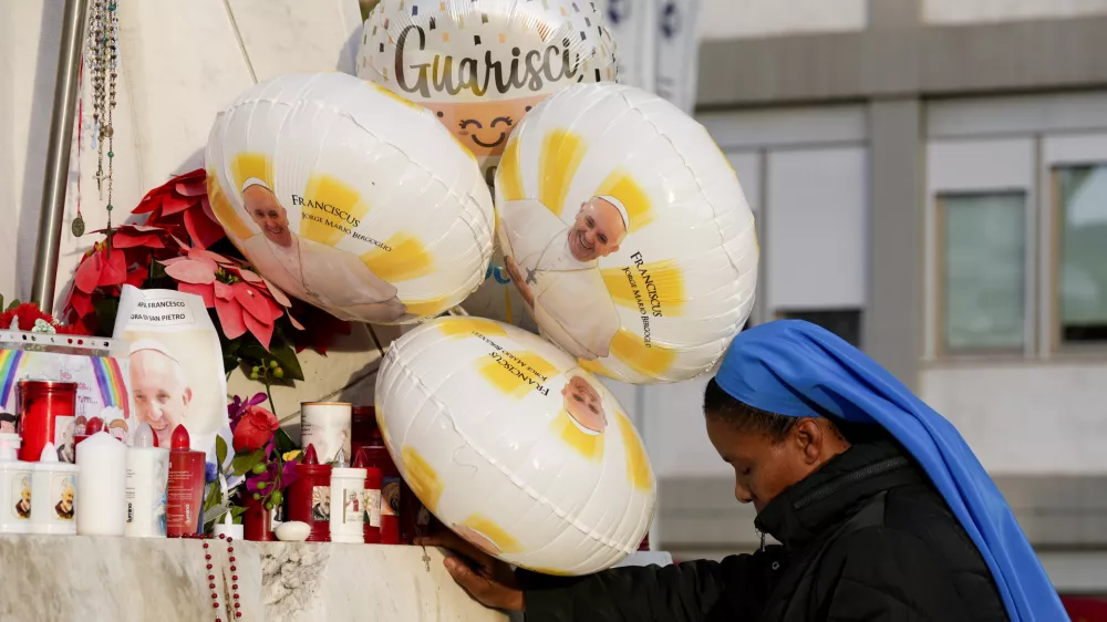 FILE - A nun prays for Pope Francis in front of the Agostino Gemelli Polyclinic, in Rome, Sunday, Feb. 23, 2025, where the Pontiff is hospitalized since Friday, Feb. 14. (AP Photo/Andrew Medichini, File)