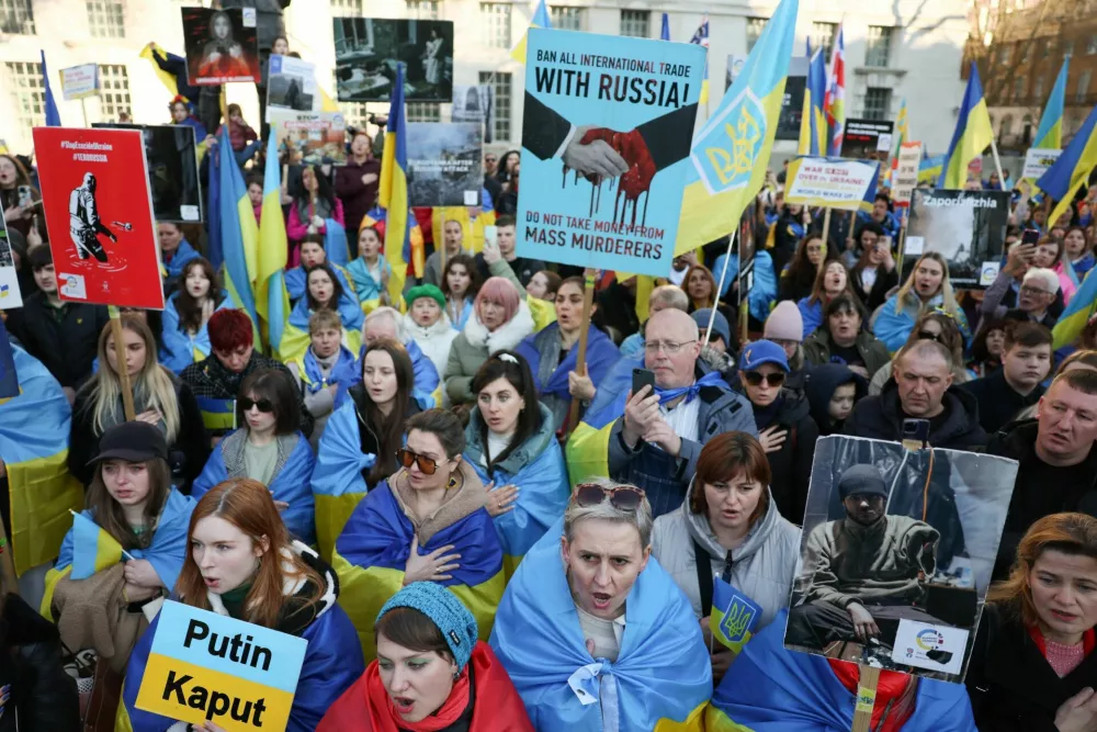 Protesters sing the national anthem of Ukraine outside Downing Street, on the day of a European leaders' summit hosted by British Prime Minister Keir Starmer to discuss European security and Ukraine, in London, Britain, March 2, 2025. REUTERS/Isabel Infantes