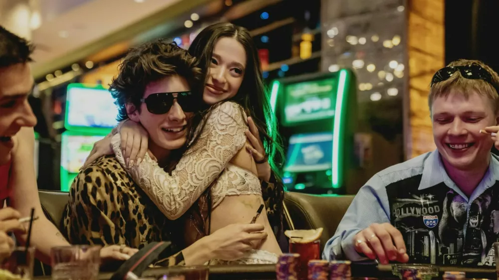 Anora, oskarji, F Neon