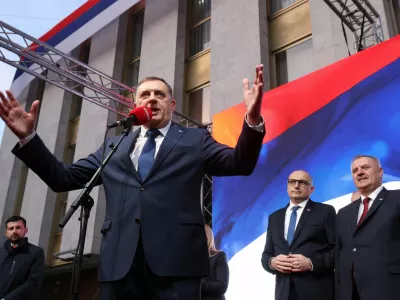 President of Republika Srpska (Serb Republic) Milorad Dodik gestures as he addresses supporters during a protest in Banja Luka, Bosnia and Herzegovina, February 25, 2025. REUTERS/Amel Emric