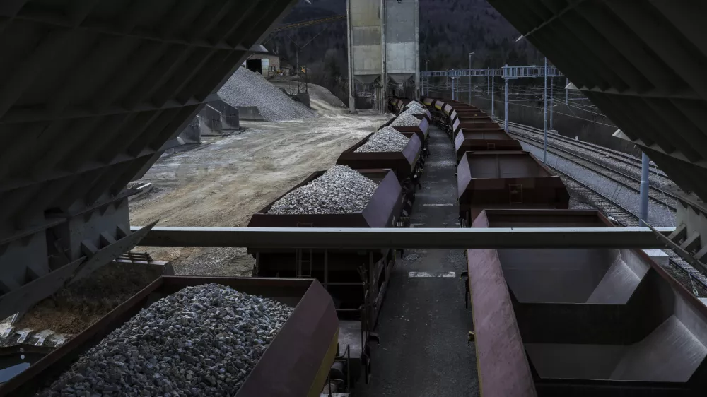 ﻿- tovorni vagon - - 13.03.2019 – Vrhnika - Kamnolom Verd, podjetje za proizvodnjo kamnitih agregatov  //FOTO: Jaka GasarOPOMBA: ZA OBJEKTIV - REPORTAŽA - 2019