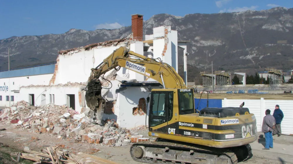 obnova stadion Primorje rušitev stara zahodna tribuna