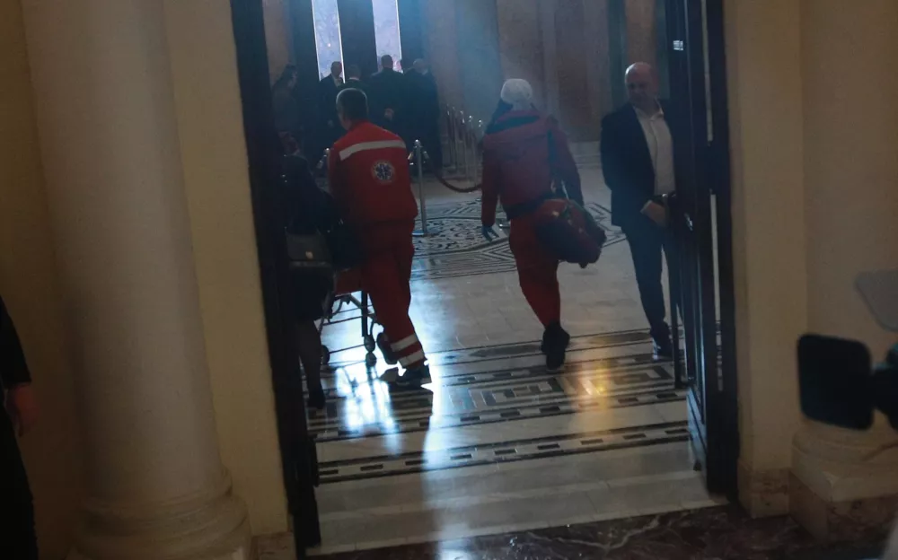 04, March, 2025, Belgrade - During the first session of the First Regular Session of the National Assembly of the Republic of Serbia in 2025, an incident occurred, smoke bombs were thrown and flares were lit in the hall. Photo: Milos Tesic/ATAImages04, mart, 2025, Beograd - Tokom prve sednice Prvog redovnog zasedanja Narodne skupstine Republike Srbije u 2025. godini doslo je do incidenta, u sali su bačene dimne bombe i paljene baklje. Photo: Milos Tesic/ATAImages Photo: Milos Tesic/ATAImages/PIXSELL