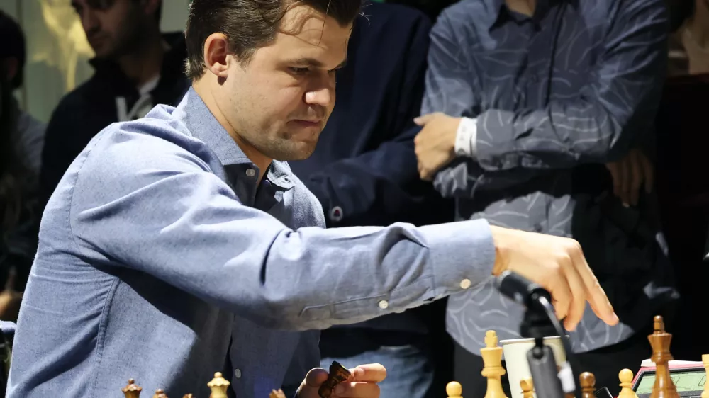 31 December 2024, US, New York: Norwegian chess player Magnus Carlsen in action against Polish Jan-Krzysztof Duda during the 2024 FIDE World Rapid and Blitz Chess Championships. Photo: Seshadri Sukumar/ZUMA Press Wire/dpa