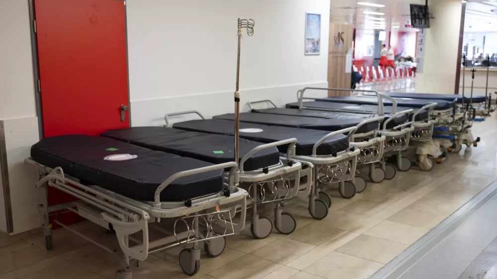 Zdravstvo - simbolična fotografija - postelje- 15.2.2024 - UKC Ljubljana - Urgenca// FOTO: Nik Erik Neubauer