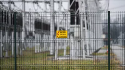 elektrika - simbolična fotografijaelektrično omrežjeomrženinaporaba elektrikedaljnovodelektrična napeljavavisoka napetostnevarnostELES11.02.2025 Električno omrežje, okolica BeričevaFOTO: Nik Erik Neubauer