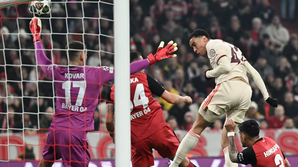 05 March 2025, Bavaria, Munich: Bayern Munich's Jamal Musiala (R) heads the ball toward goal during the UEFA Champions League round of 16 first-leg soccer match between Bayern Munich and Bayer Leverkusen at Allianz Arena. Photo: Sven Hoppe/dpa