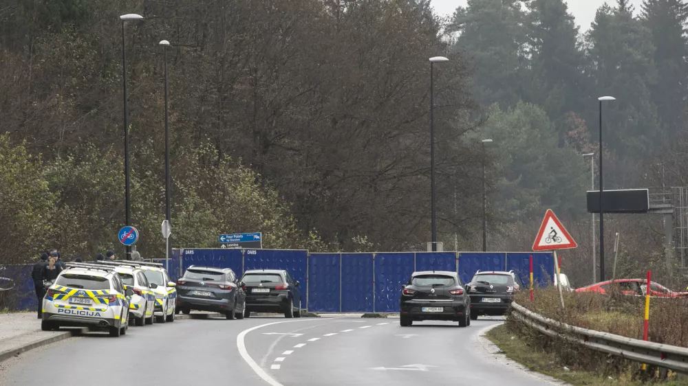 Prizor novembrskega »mafijskega« umora nedaleč od Brda v Ljubljani. Kriminalne združbe najraje obračunavajo stran od javnosti. / Foto: Luka Cjuha/dokumentacija