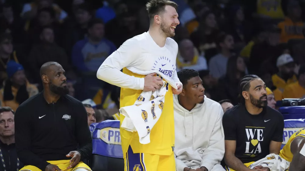 Luka Dončić se je v Los Angelesu že udomačil. / Foto: AP