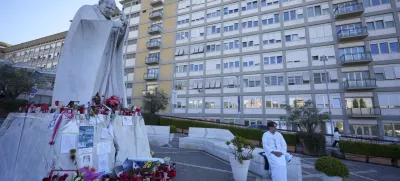 A man prays for Pope Francis in front of the Agostino Gemelli Polyclinic, in Rome, Thursday, March 6, 2025, where the Pontiff is hospitalized since Feb. 14. (AP Photo/Andrew Medichini)