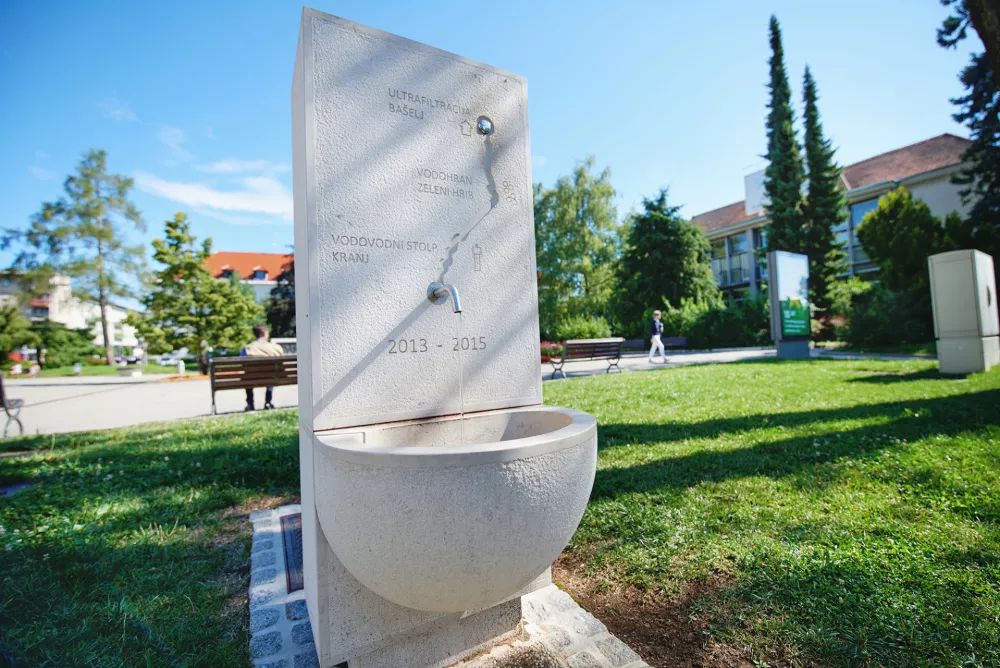 Pitnik, ki ga je Mestni občini Kanj poklonila Gorenjska gradbena družba