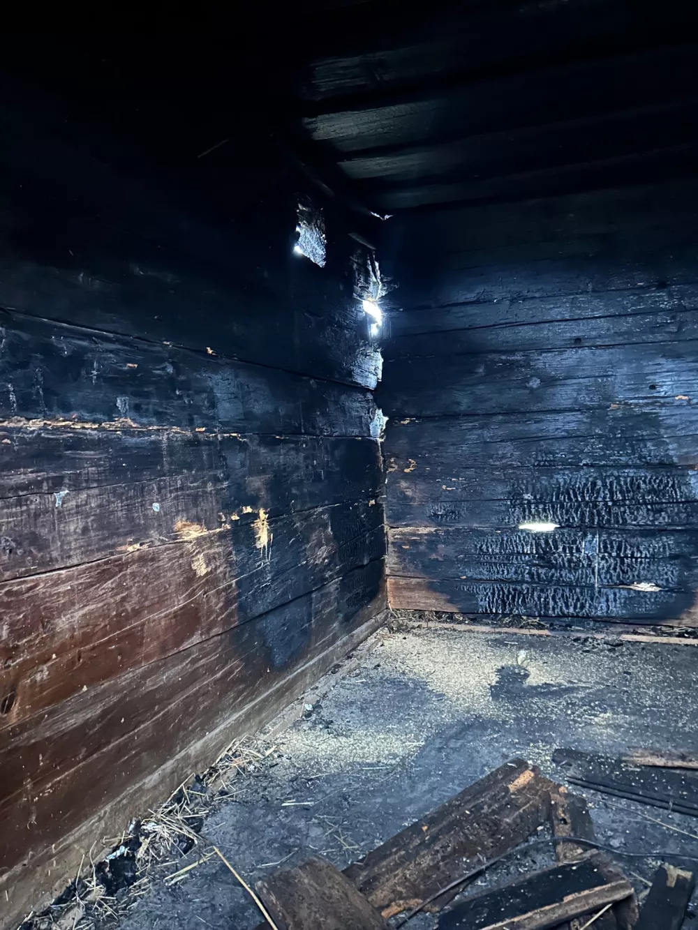 Kaščo bodo obnovili v skladu s kulturnovarstvenimi določili, po besedah direktorice pa bo potrebna menjava ostrešja, stropa in nekaterih drugih delov lesene konstrukcije, kakor tudi nova slamnata streha. Foto: Medobčinski muzej Kamnik