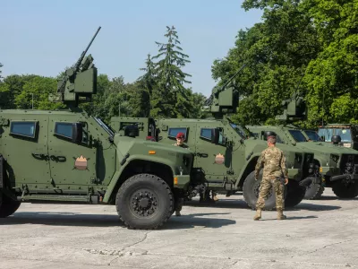 Britanski proizvajalec prestižnih vozil Rolls-Royce s proizvodnjo izdelkov za obrambno industrijo ustvari približno tretjino vseh prihodkov, ki so lani znašali dobrih 21 milijard evrov. Fotografija je simbolična. Foto: Bojan Velikonja